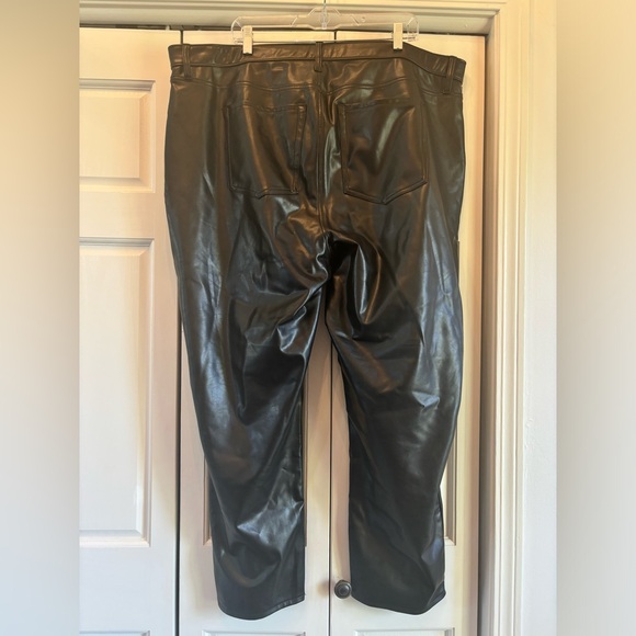 Abercrombie & Fitch black ultra high rise, curve, vegan leather pants, 37 - Picture 2 of 8